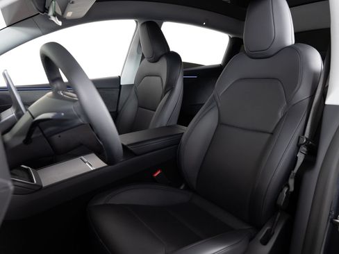Used 2026 Tesla Model Y AWD image 15