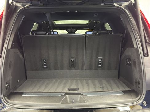 Used 2021 Cadillac Escalade Premium Luxury image 40