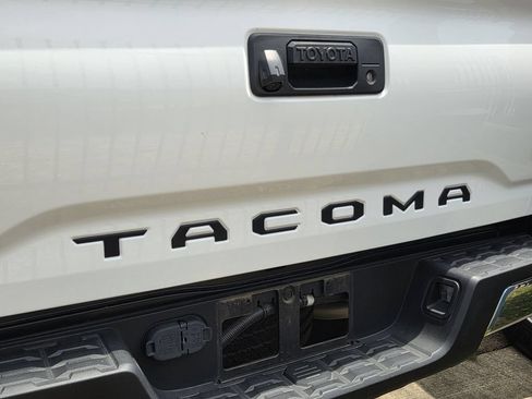 Used 2022 Toyota Tacoma SR5 RWD image 4