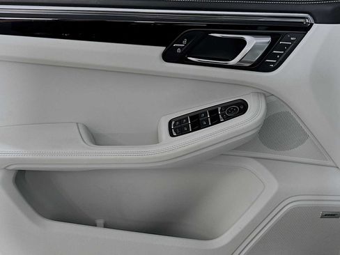 Certified 2026 Porsche Macan AWD/4WD image 11