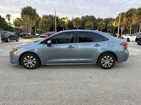 Used 2022 Toyota Corolla LE FWD image 2