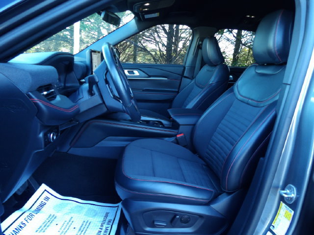 Used 2025 Ford Explorer ST-Line w/ ST-Line Street Pack AWD/4WD image 19