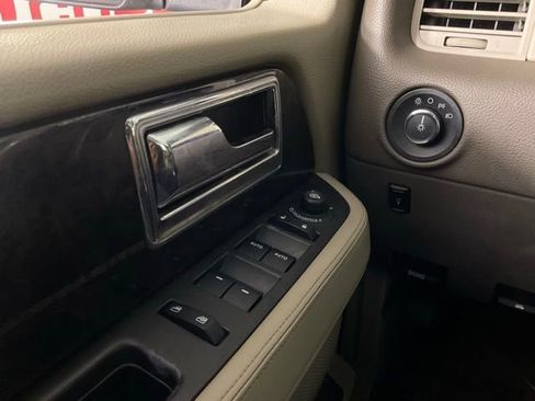 Used 2015 Lincoln Navigator 2WD image 21