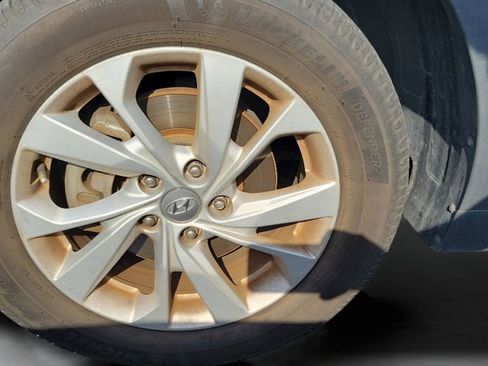 Used 2019 Hyundai Tucson SE image 3