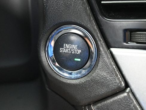 Used 2020 Chevrolet Suburban LT image 33