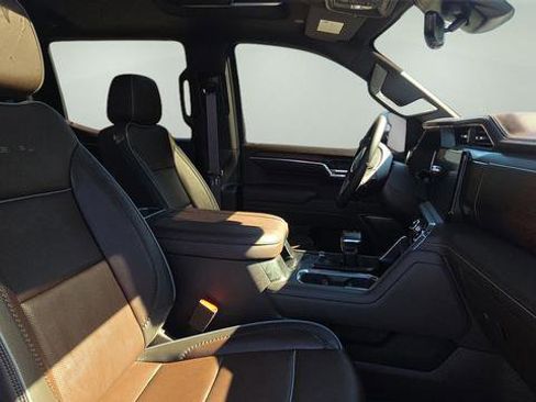 Used 2025 GMC Sierra 1500 Denali w/ Technology Package image 16