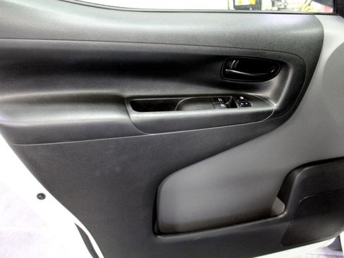 Used 2019 Nissan NV200 S w/ Back Door Glass Package image 16