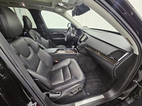 Used 2017 Volvo XC90 T6 Momentum w/ Vision Package image 13