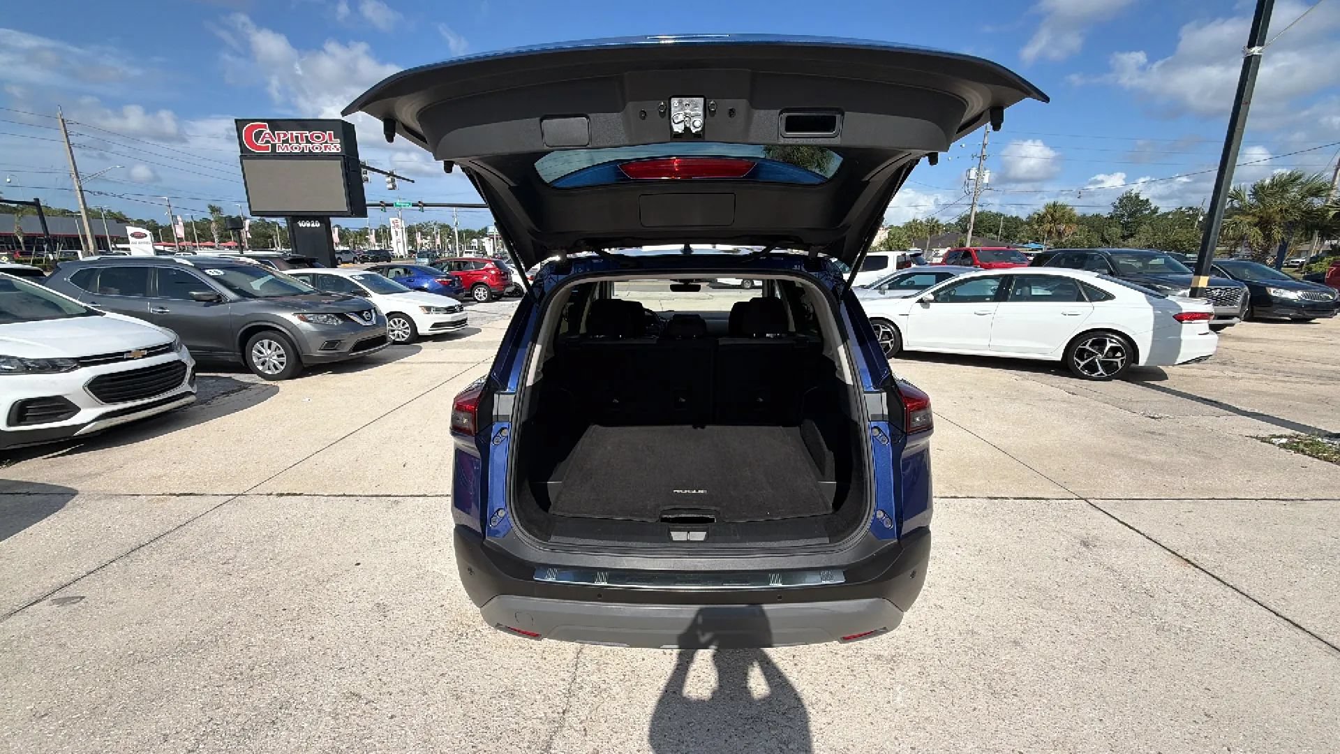 Used 2023 Nissan Rogue SV FWD image 19