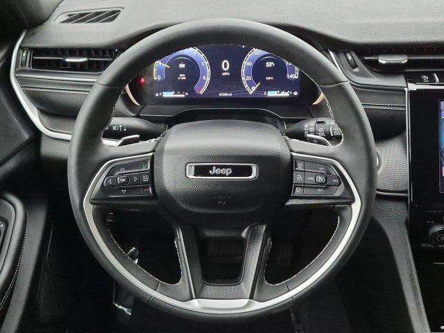 Used 2024 Jeep Grand Cherokee Laredo w/ Luxury Tech Group I AWD/4WD image 22