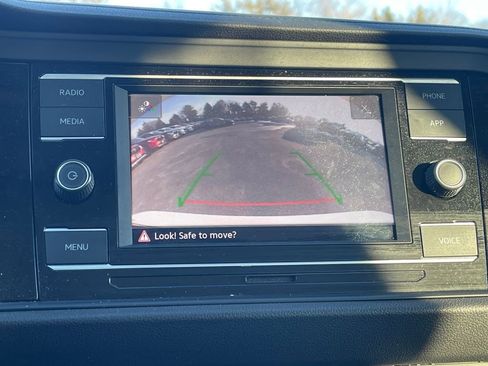 Used 2022 Volkswagen Jetta SE image 21