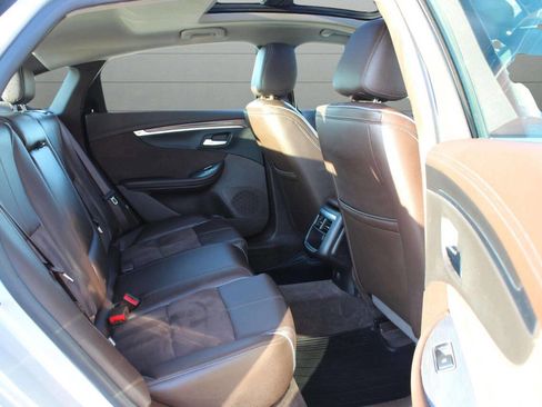 Used 2015 Chevrolet Impala LT w/ Convenience Package image 15