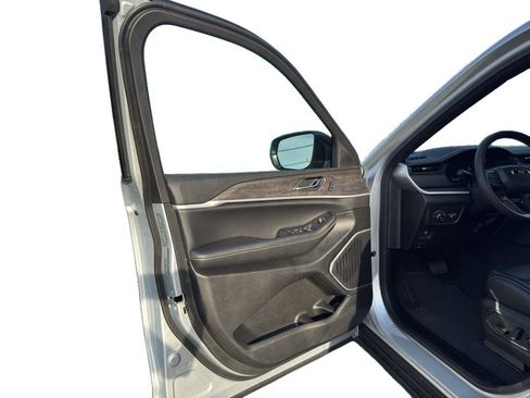 New 2026 Jeep Grand Cherokee L Limited image 13