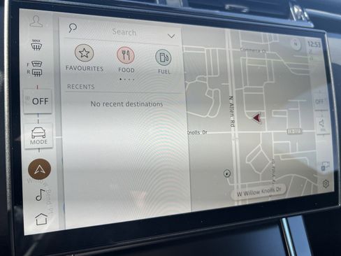 New 2025 Land Rover Range Rover Velar Dynamic SE image 17