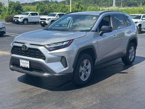 Used 2025 Toyota RAV4 LE AWD/4WD image 9
