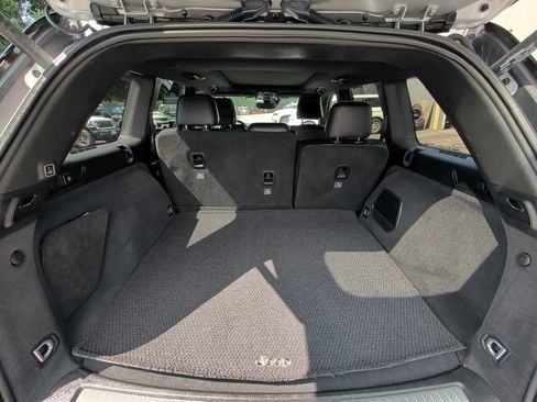 Used 2023 Jeep Grand Cherokee Summit w/ Luxury Tech Group V AWD/4WD image 14