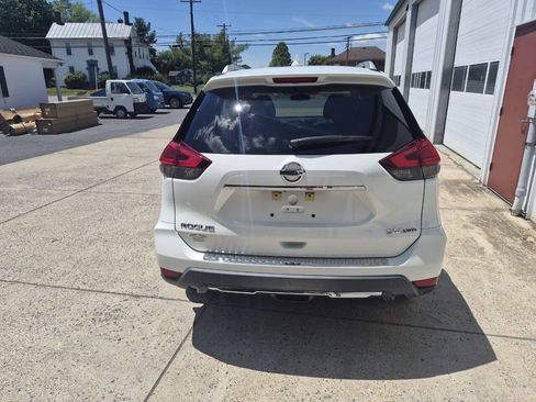 Used 2017 Nissan Rogue SV AWD/4WD image 6