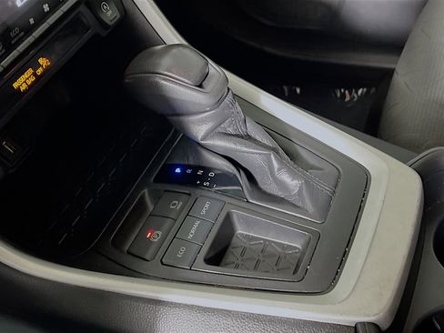 Used 2020 Toyota RAV4 XLE image 24