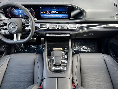 New 2025 Mercedes-Benz GLS 580 4MATIC image 3