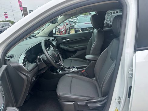 Used 2025 Buick Encore GX Preferred AWD/4WD image 21