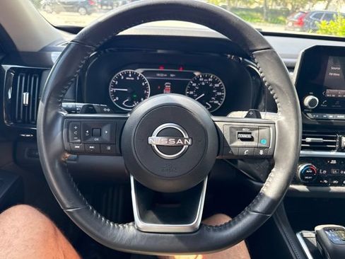 Used 2025 Nissan Pathfinder SV FWD image 7