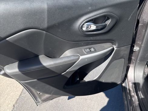 Used 2018 Jeep Cherokee Latitude Plus w/ Cold Weather Group image 48