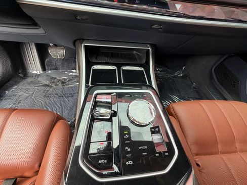 Used 2023 BMW 760i xDrive w/ Luxury Rear Seating Package AWD/4WD image 21