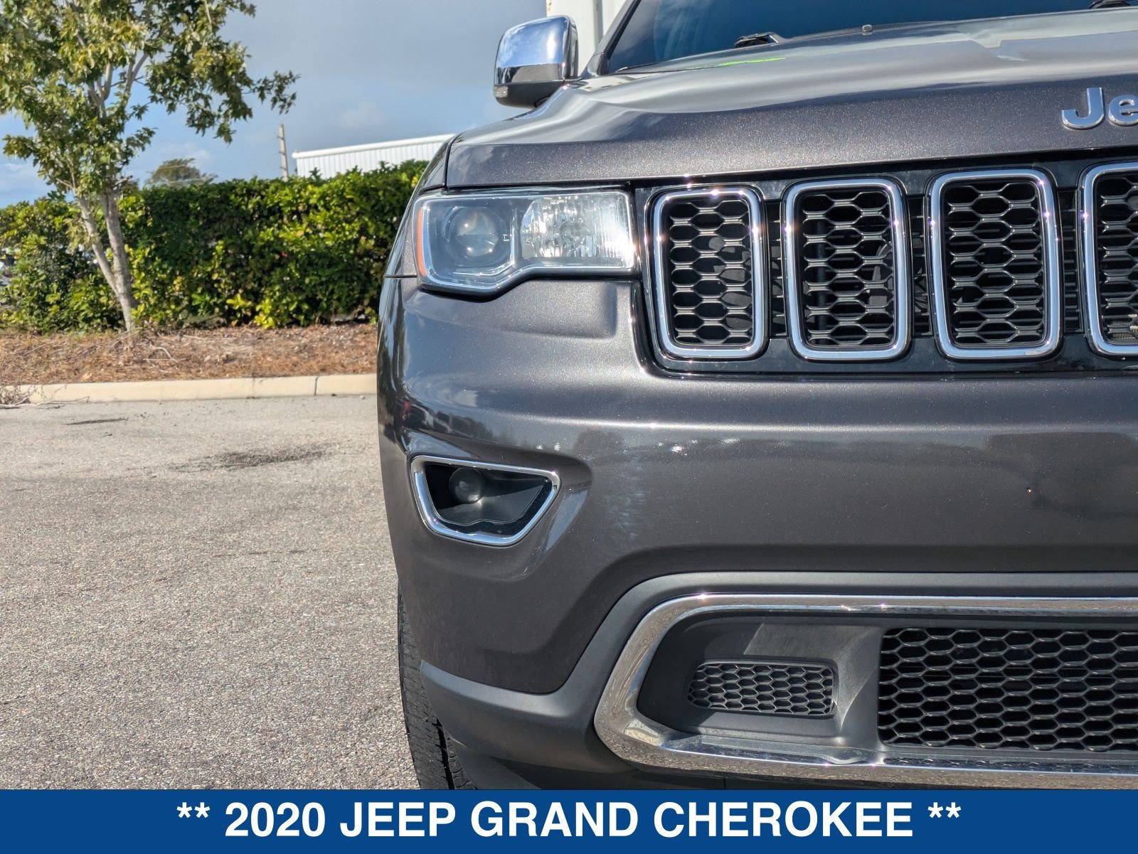 Used 2020 Jeep Grand Cherokee Limited AWD/4WD image 10