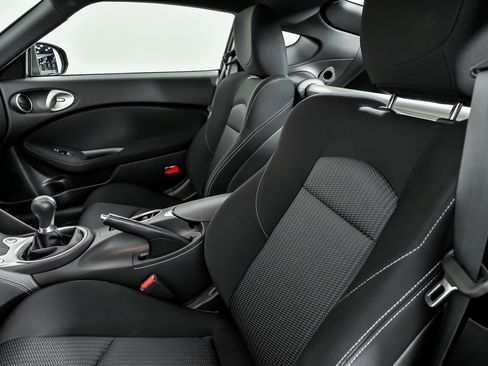 Used 2020 Nissan 370Z w/ Sport Package image 22