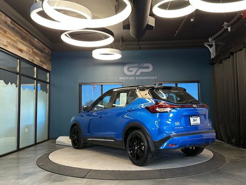 Used 2023 Nissan Kicks SR w/ SR Premium Package FWD image 5