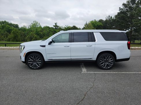 New 2026 GMC Yukon XL Denali Ultimate AWD/4WD image 2