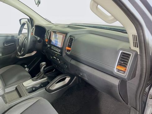 Used 2024 Nissan Frontier SV w/ SV Convenience Package RWD image 28