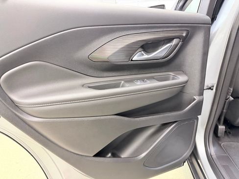 Used 2024 GMC Terrain SLE w/ Driver Convenience Package FWD image 18