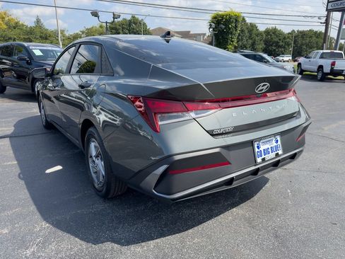 Used 2024 Hyundai Elantra SE FWD image 5