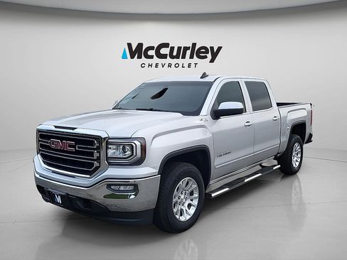Used 2018 GMC Sierra 1500 SLE w/ SLE Value Package AWD/4WD image 3