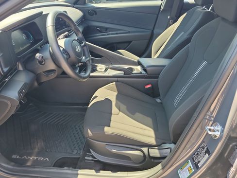 Used 2025 Hyundai Elantra Sport FWD image 16