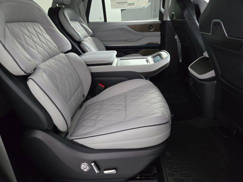 New 2026 Lincoln Navigator L Black Label w/ Black Label Special Edition image 19