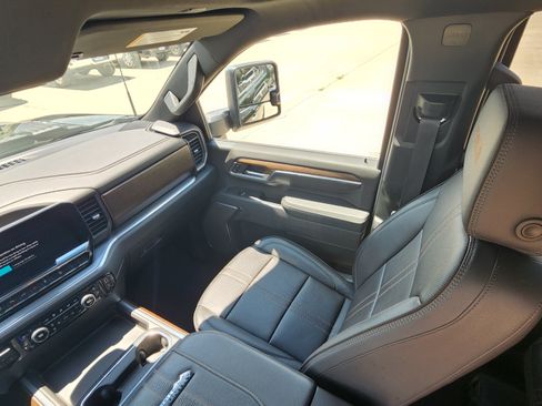 Used 2025 Chevrolet Silverado 2500 High Country w/ Technology Package AWD/4WD image 14