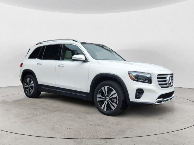 Used 2025 Mercedes-Benz GLB 250 4MATIC image 7