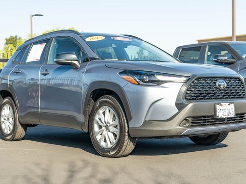 Certified 2025 Toyota Corolla Cross LE FWD image 3