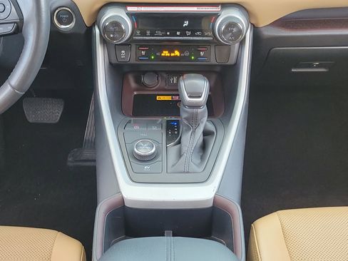 Used 2025 Toyota RAV4 Limited image 18