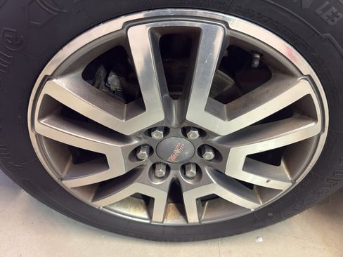 Used 2013 GMC Acadia Denali image 34