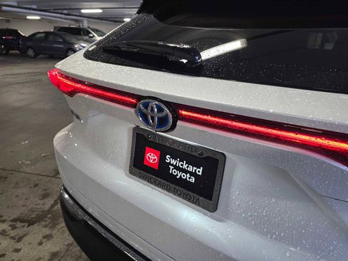 Used 2023 Toyota Venza XLE image 17