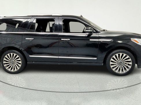 Used 2018 Lincoln Navigator L Reserve w/ Technology Package AWD/4WD image 6