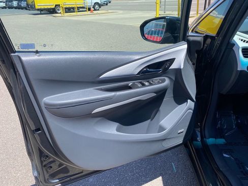 Used 2018 Chevrolet Bolt Premier w/ Driver Confidence II Package FWD image 10