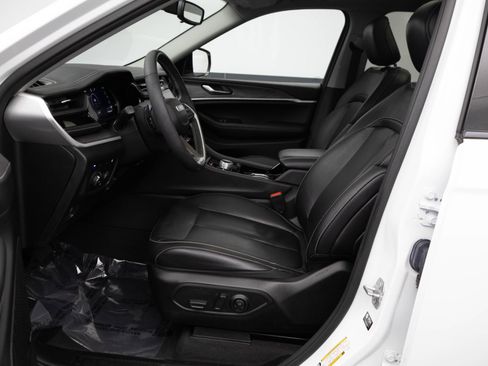 Used 2023 Jeep Grand Cherokee 4WD 4xe image 5