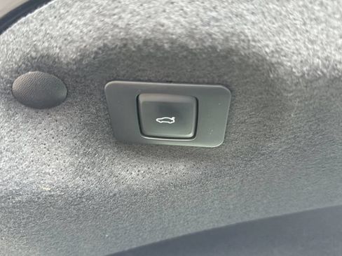 Used 2018 Lincoln MKZ Reserve w/ Climate Package FWD image 18