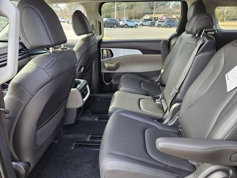 New 2026 Kia Carnival LXS image 10