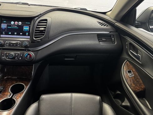 Used 2015 Chevrolet Impala LT FWD image 16
