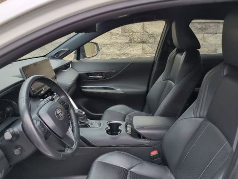 Used 2021 Toyota Venza Limited image 13